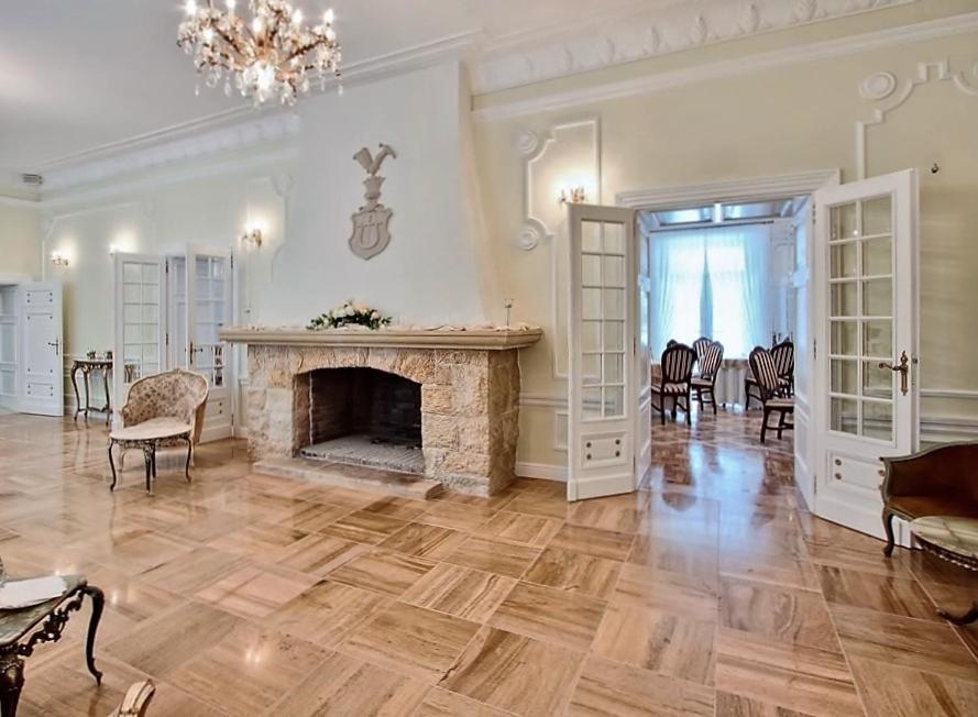 Palac Kobylin Buitenkant foto